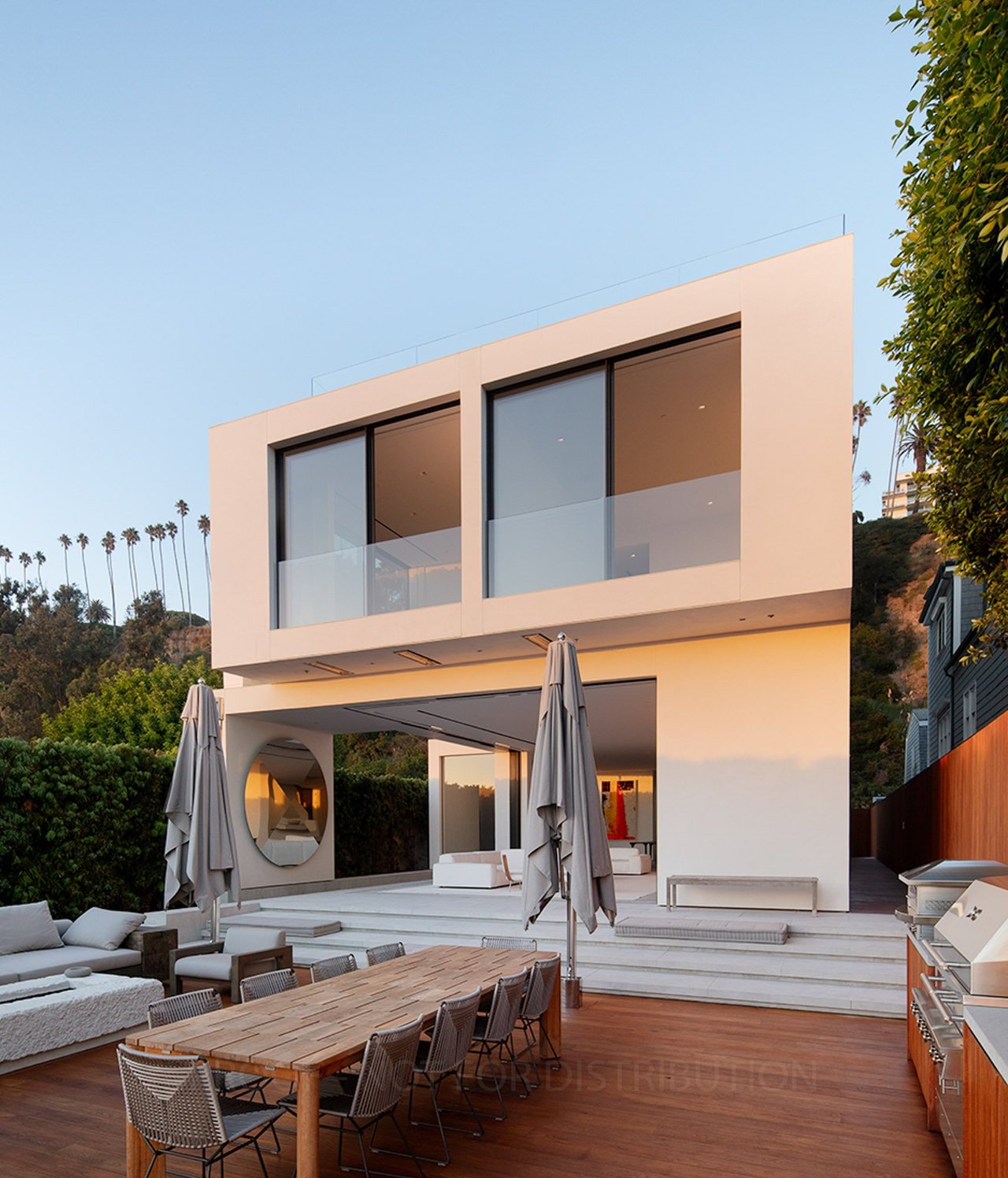 547 Palisades Beach Road