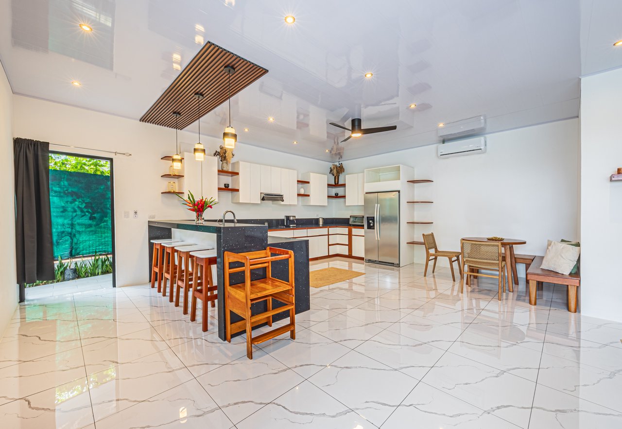 Comfortable 3-Bedroom Pool Home Near Beaches, Parks, and Restaurants