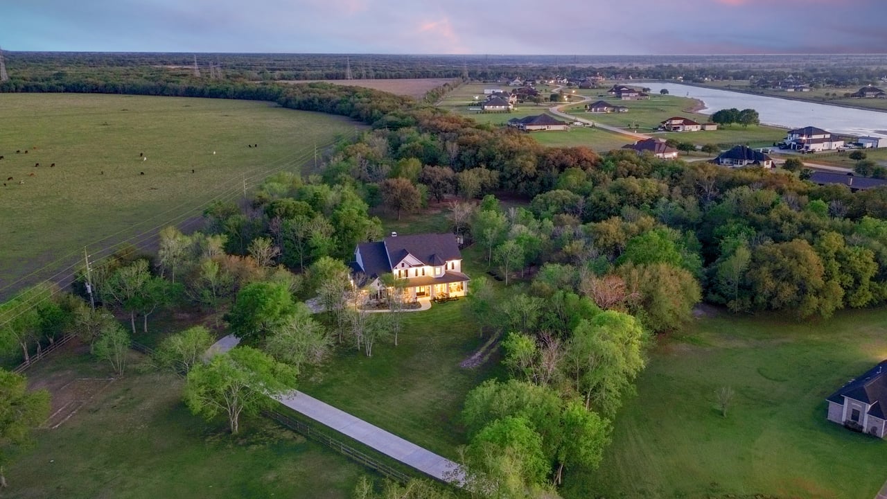 4902 Brazos Lakes Drive