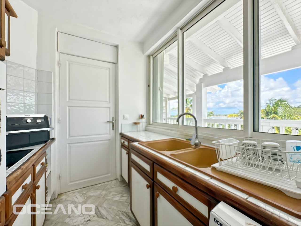 2 bedrooms with a sea view