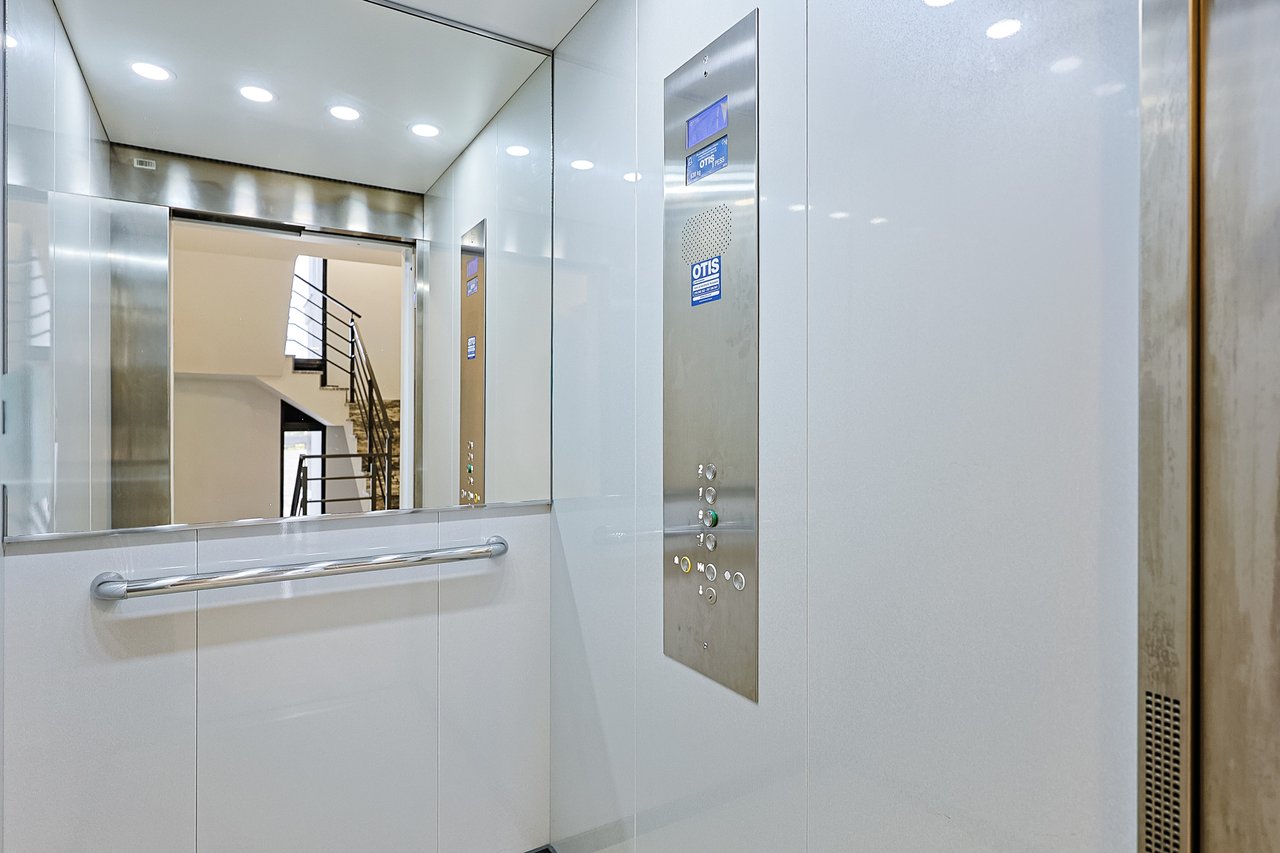 Modern 2-Bed, 2-Bath Apartment in Central Marinha Grande – Near Nazaré