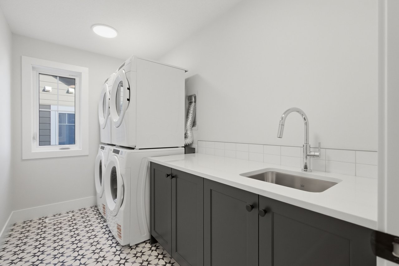 378 Bessborough Drive SW