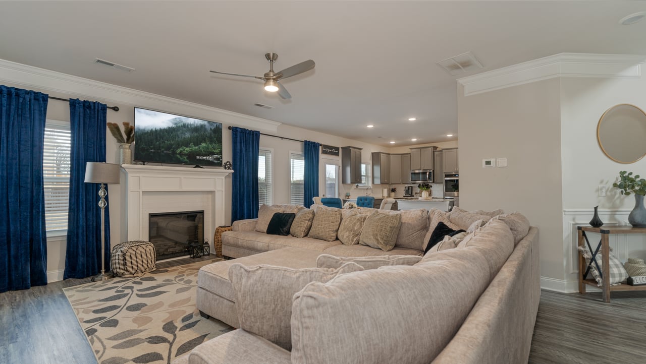 5 Bedroom Gorgeous Home! Lots of Space!!