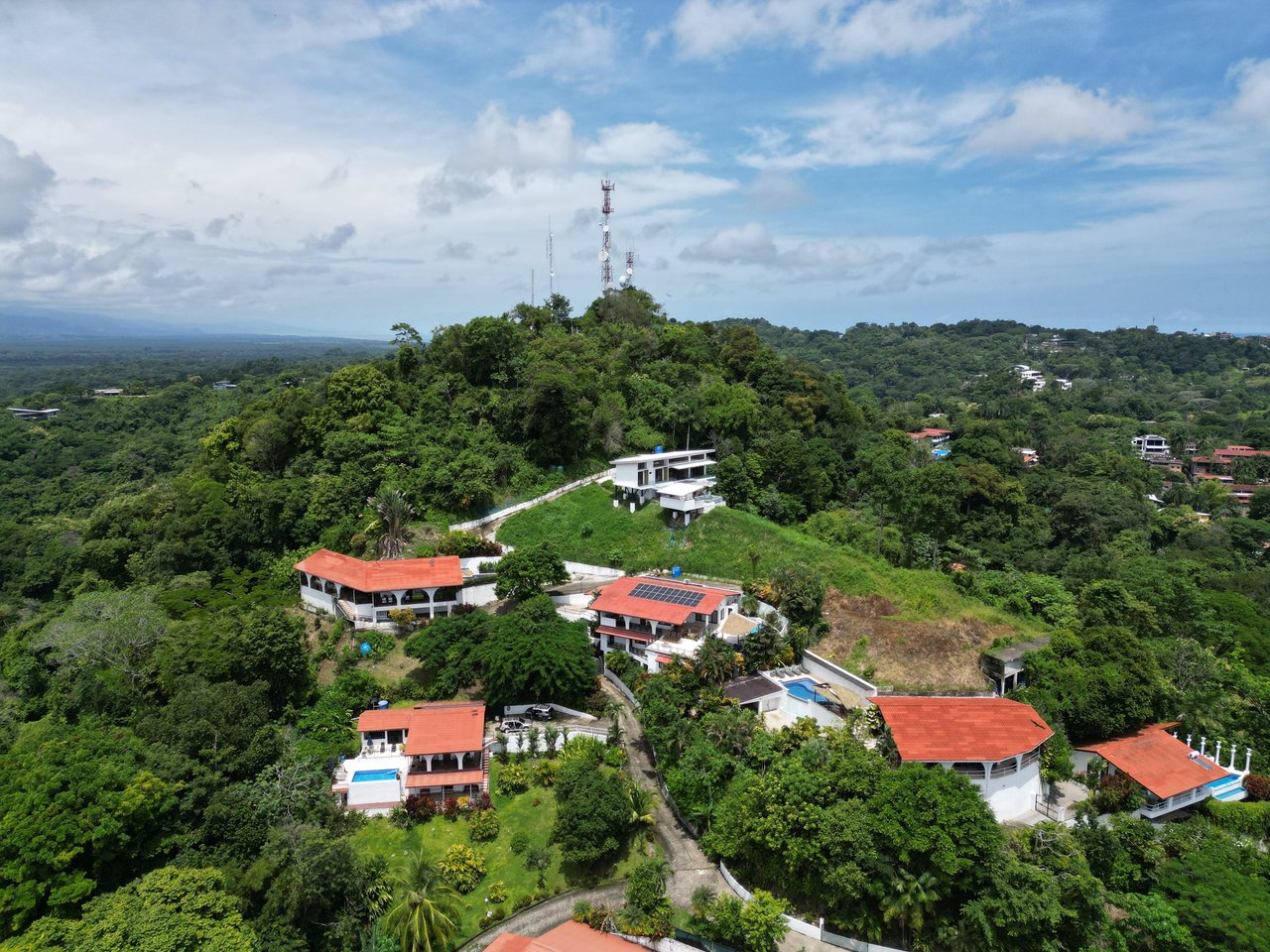 Modern Elegance Meets Incomparable Views, 3BDR&3Baths Home