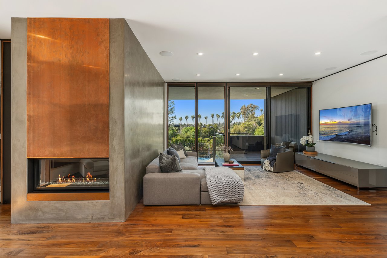  A Beverly Hills Architectural Masterpiece – Where Modern Luxury Meets Timeless Elegance