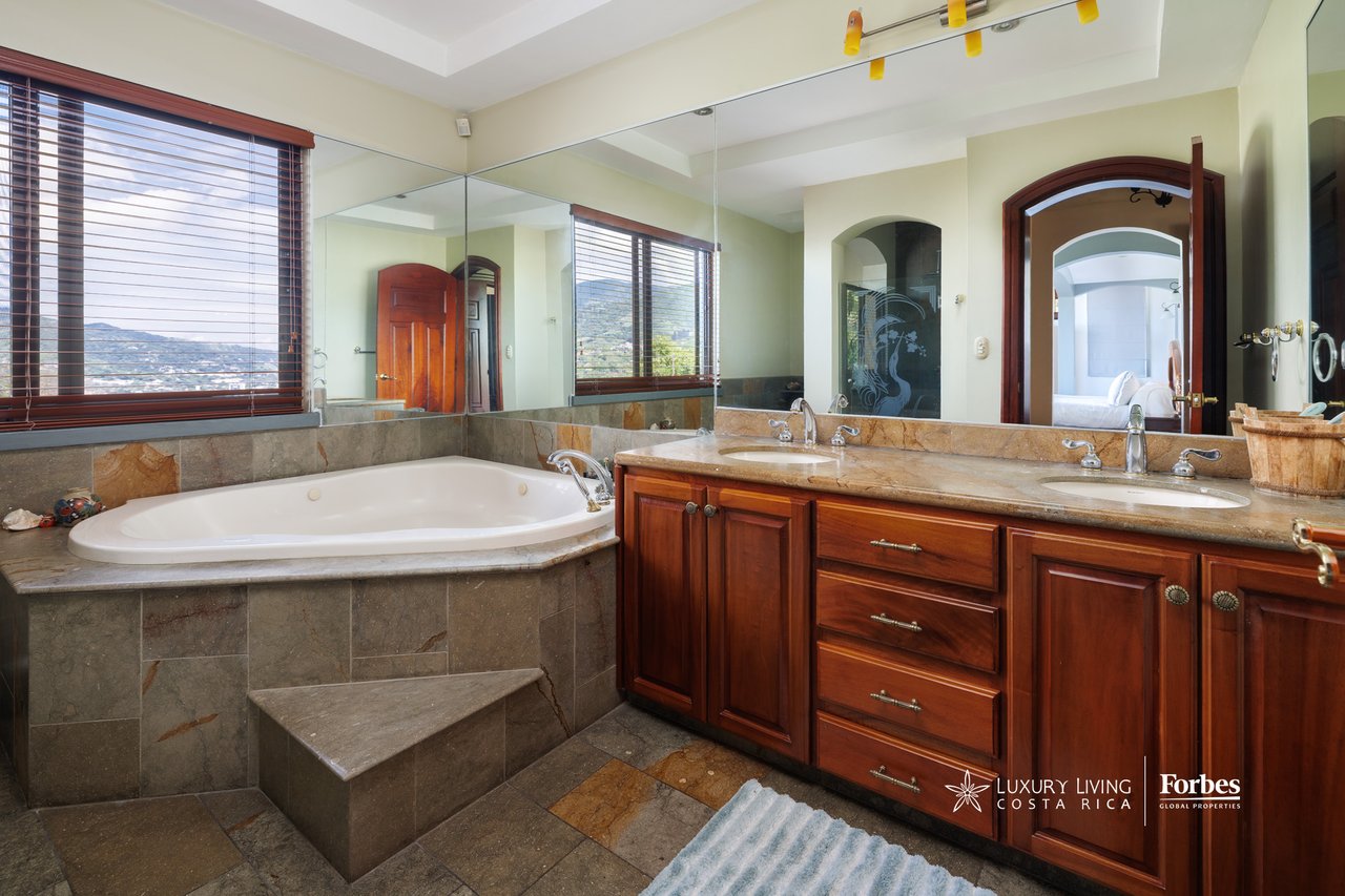 21471 - Luxury colonial house with 4 bedrooms, office, terrace and pool