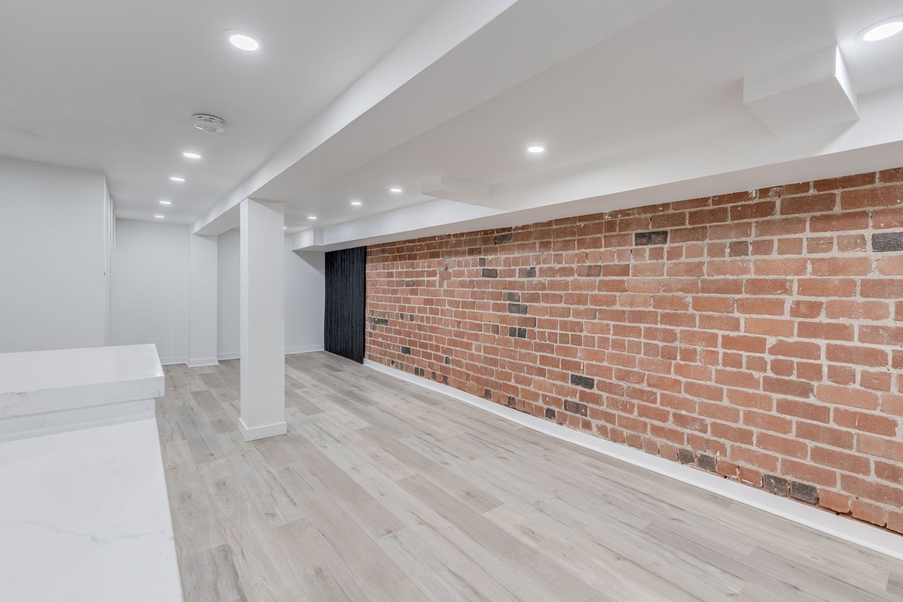 120 Glenlake Ave, Basement