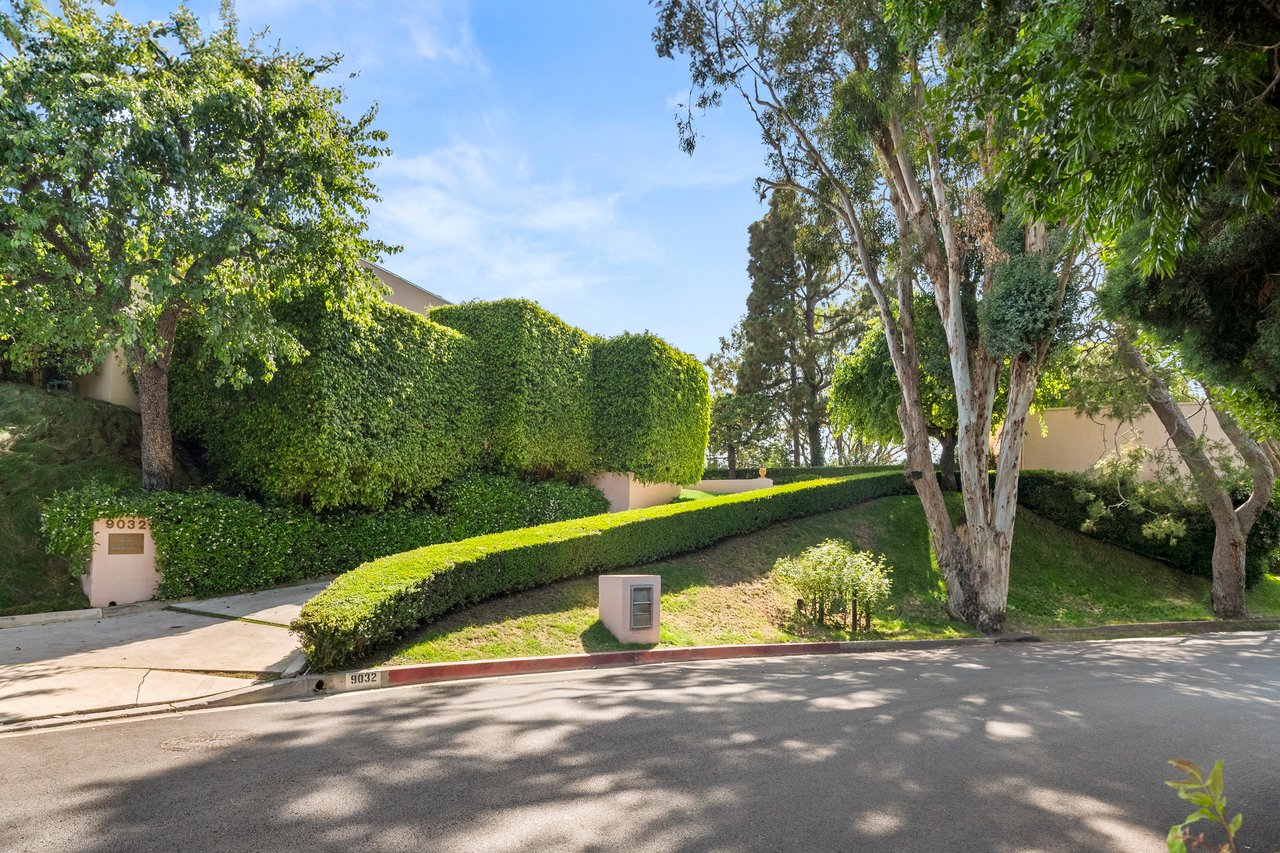 9032 Thrasher Ave, sunset strip