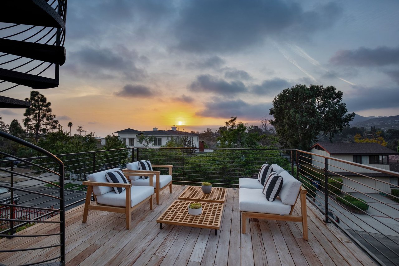 574 Mount Holyoke Ave