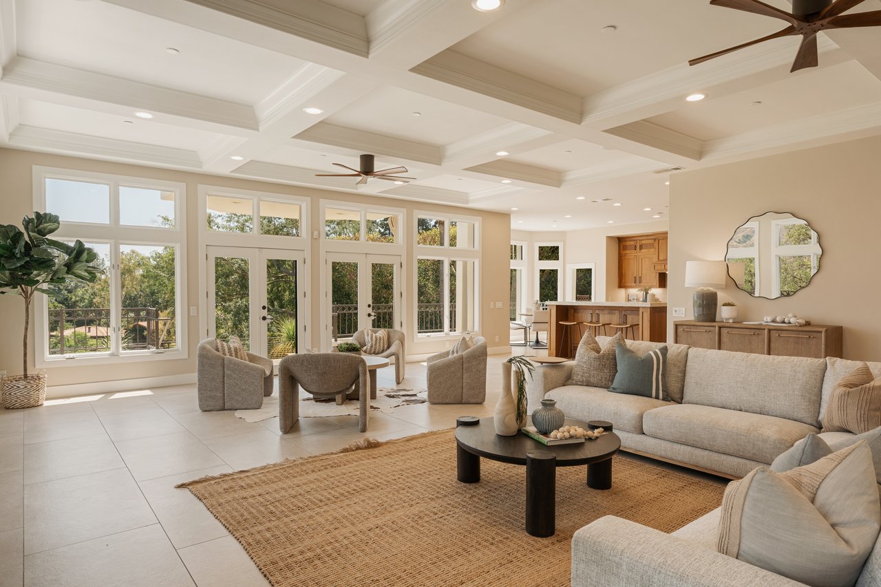 1805 Holly Tree Lane