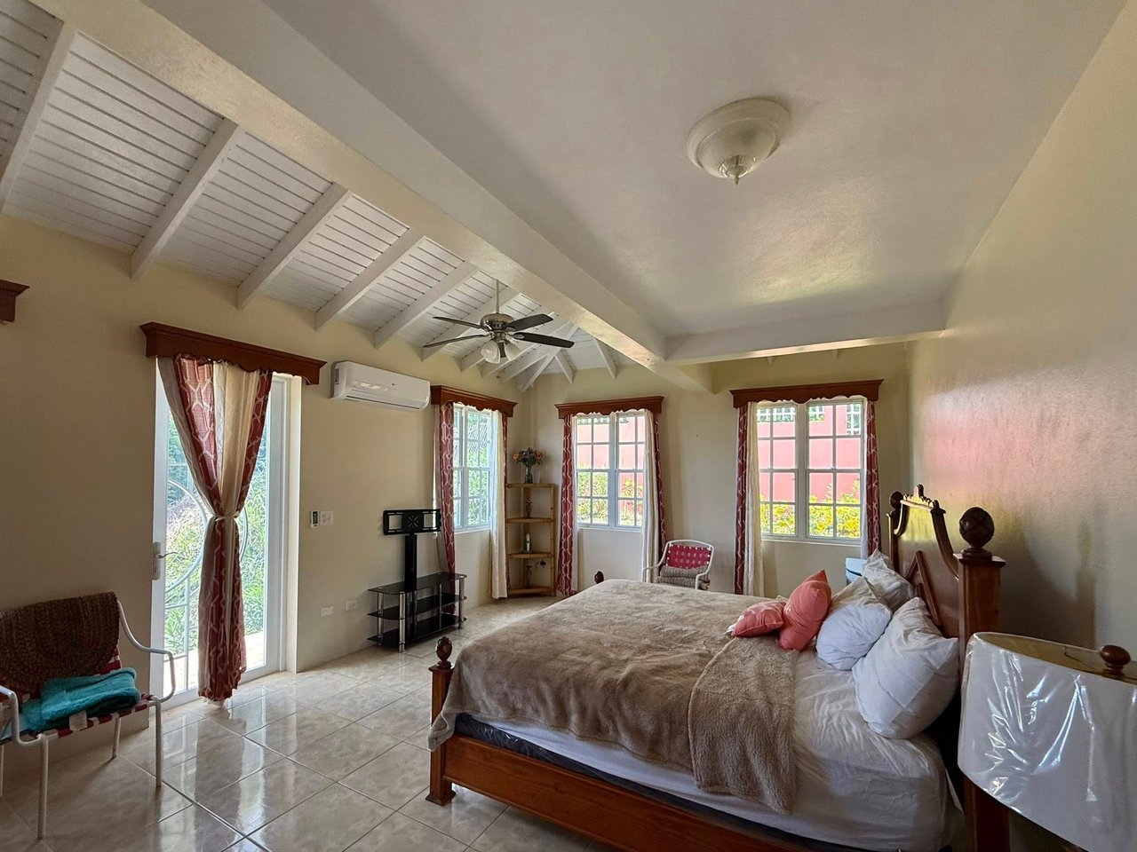 1073 Fort Hill 2 Bedroom Apartment