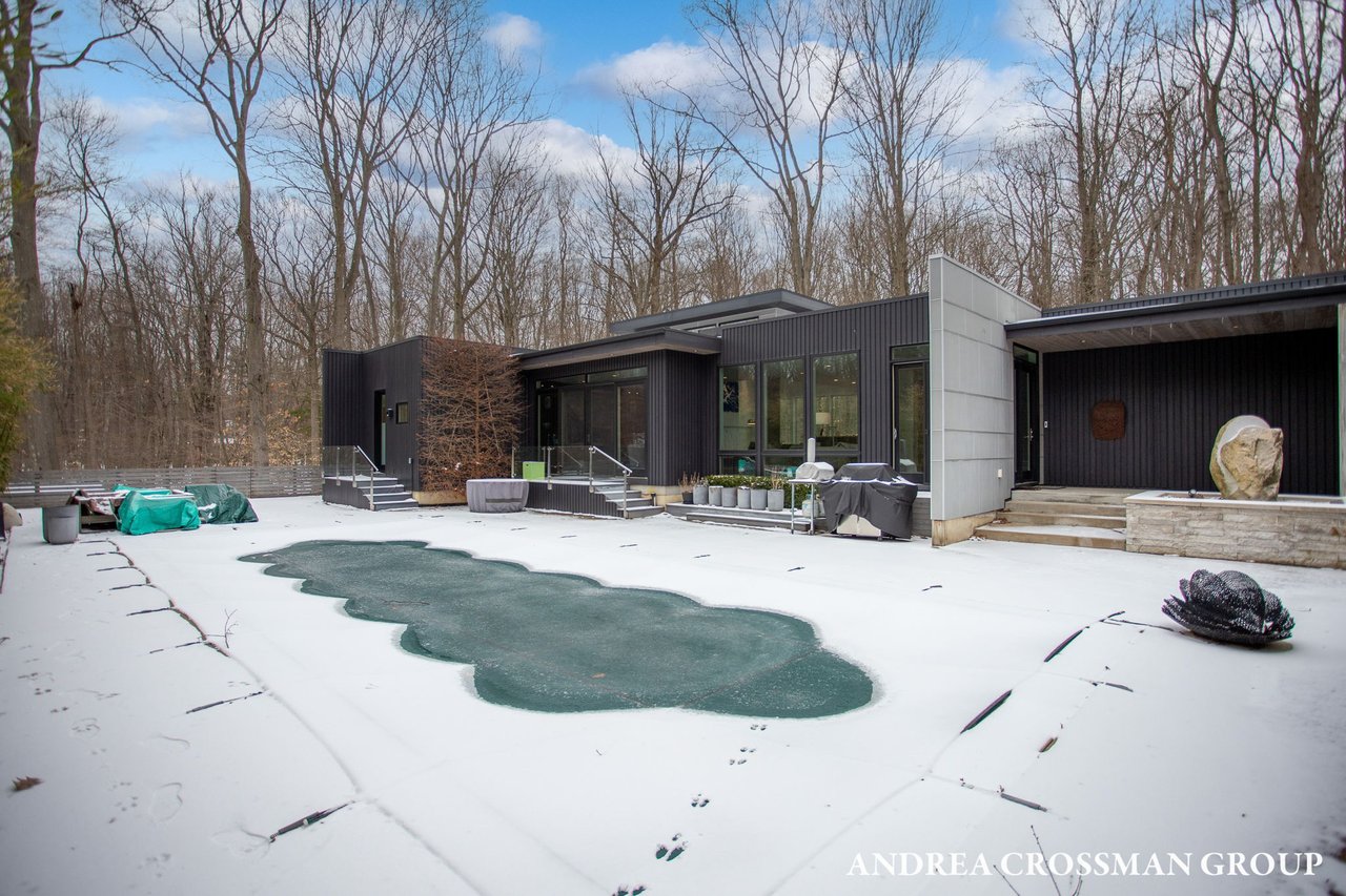 6919 Bendemeer Drive