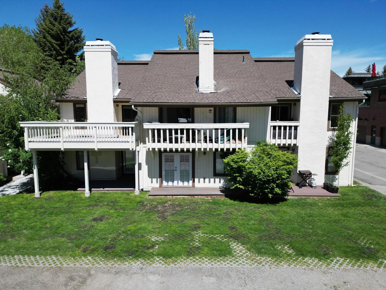 171 W River St 106