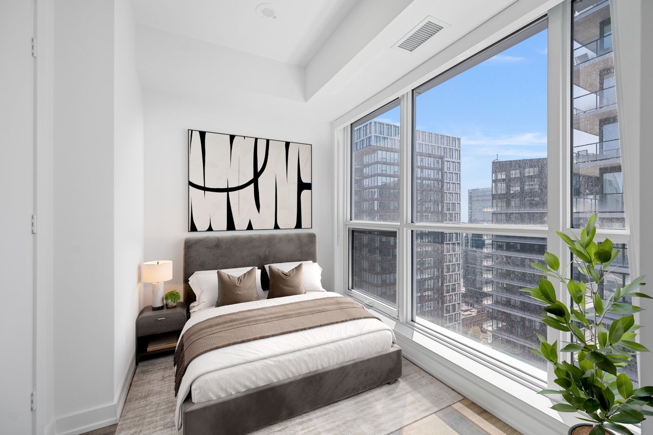 327 King Street W Unit: 4704