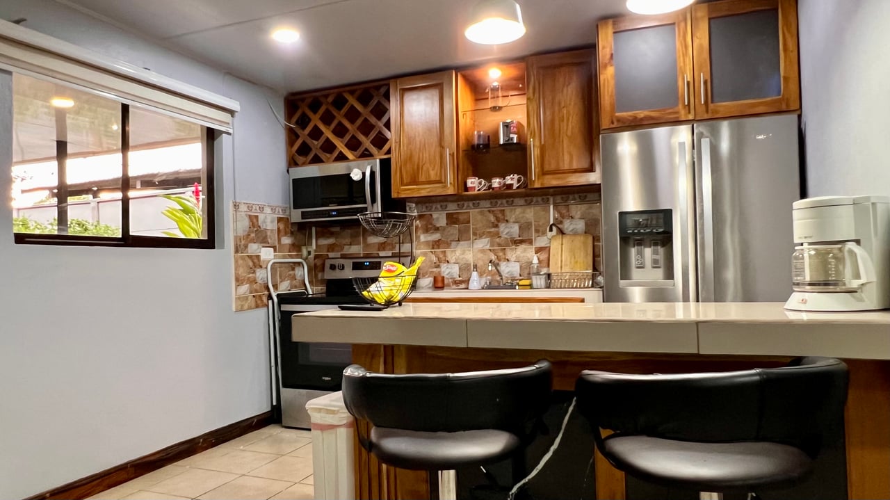 3-Bedroom Home with Large Pool and Garden in Bahía