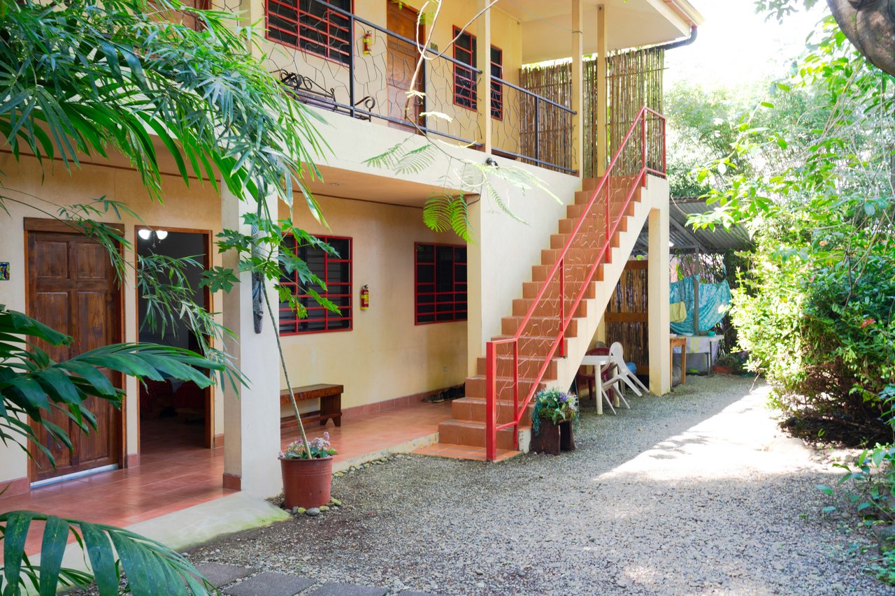 Steps to the beach 14 bedroom Dominical Hotel