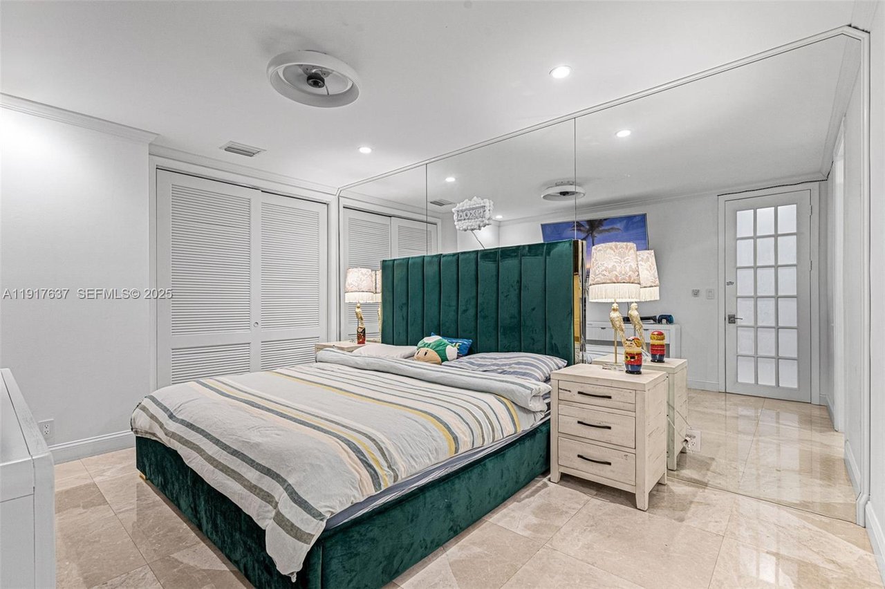 6124-paradise-point-drive-bedroom