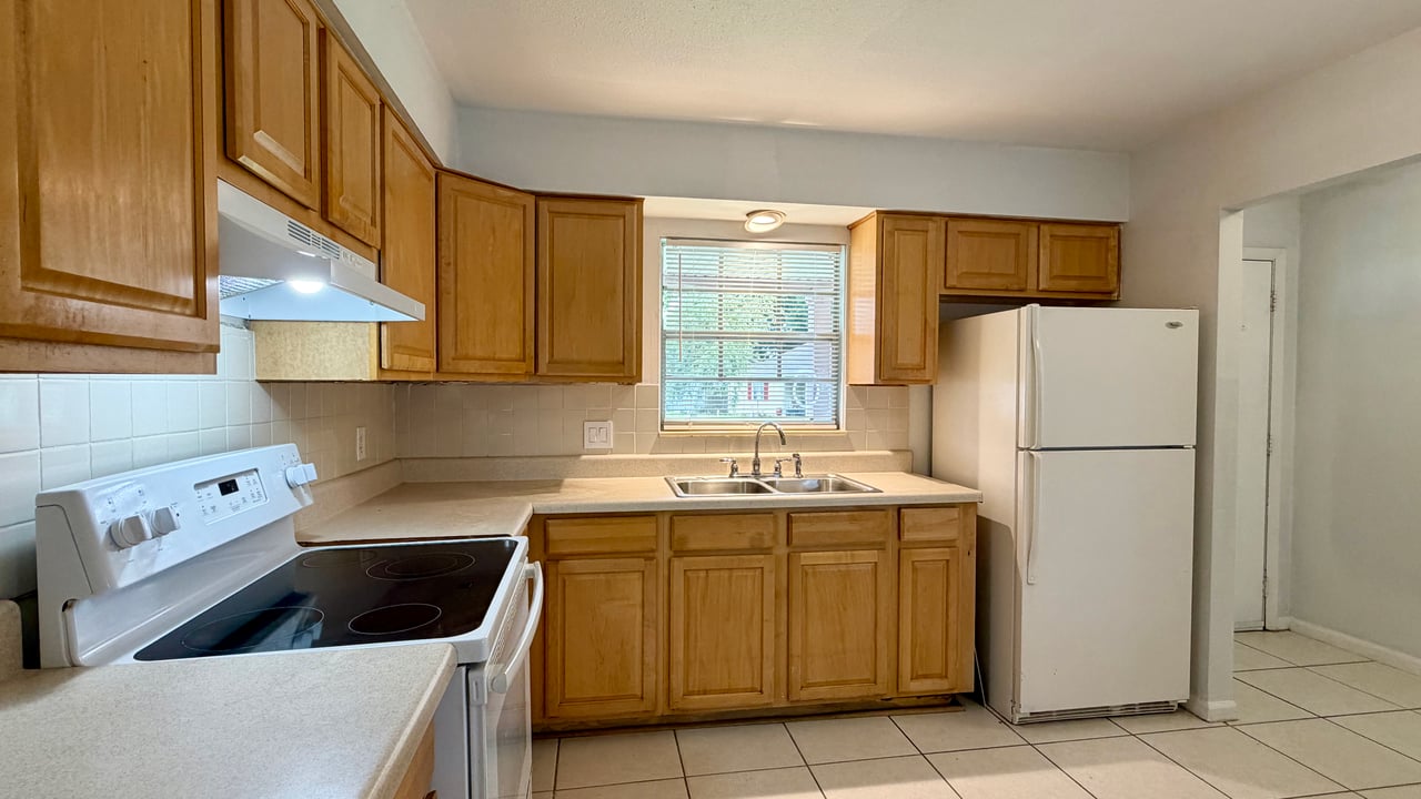 Casselberry Two-Bedroom Unit in Half-Duplex with Private Yard