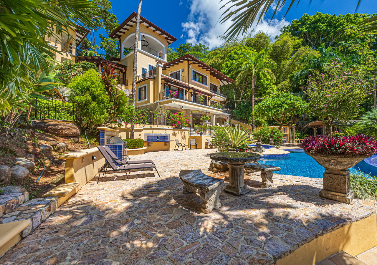 Nido Escondido, Playa Dominical