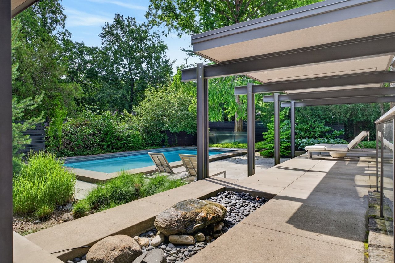 Inspiring MCM Residence