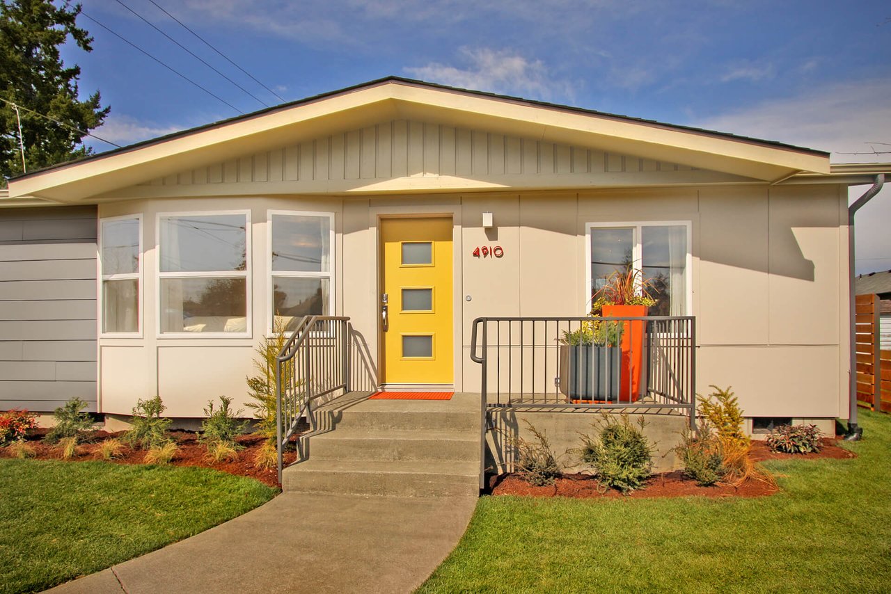 4910 SW Hudson St