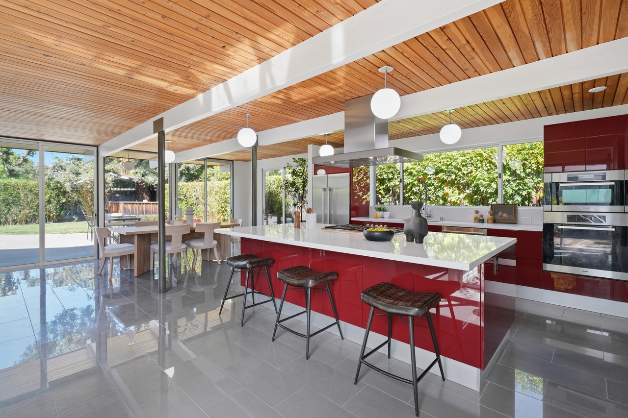 1109 Lorne WAY
