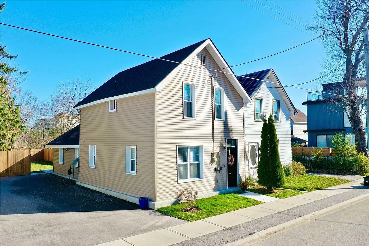 68 Scott St