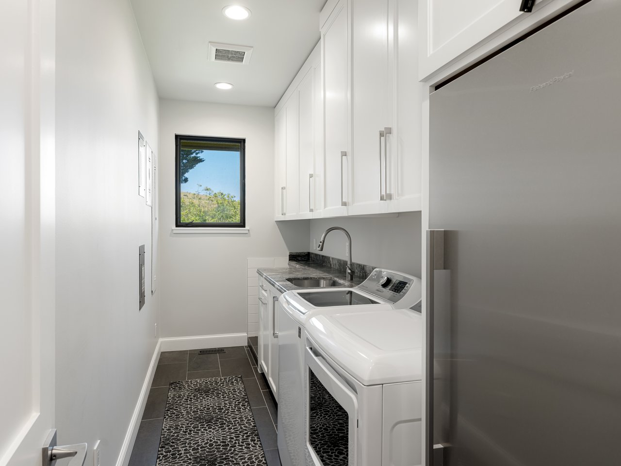 Stunning View Residence Built in 2015