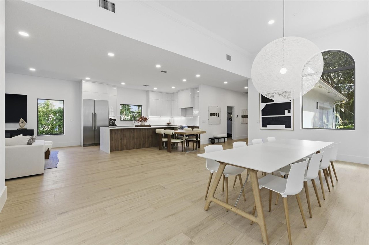 2557 Seminole Circle