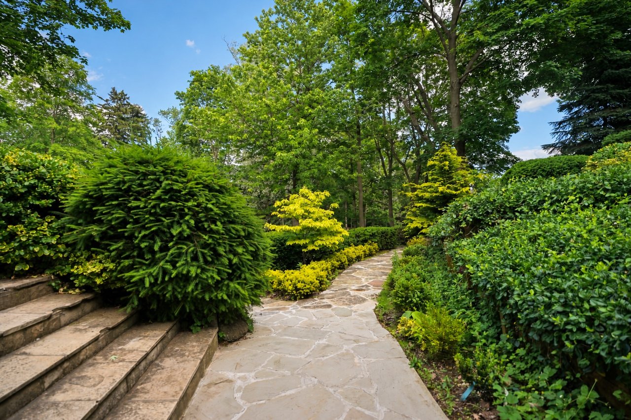 5052 Lakeshore Road, Burlington