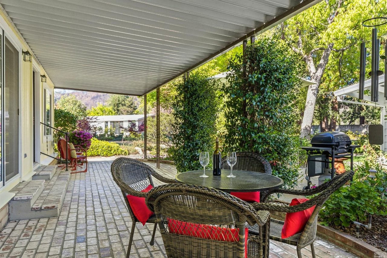 10 Los Robles Ct