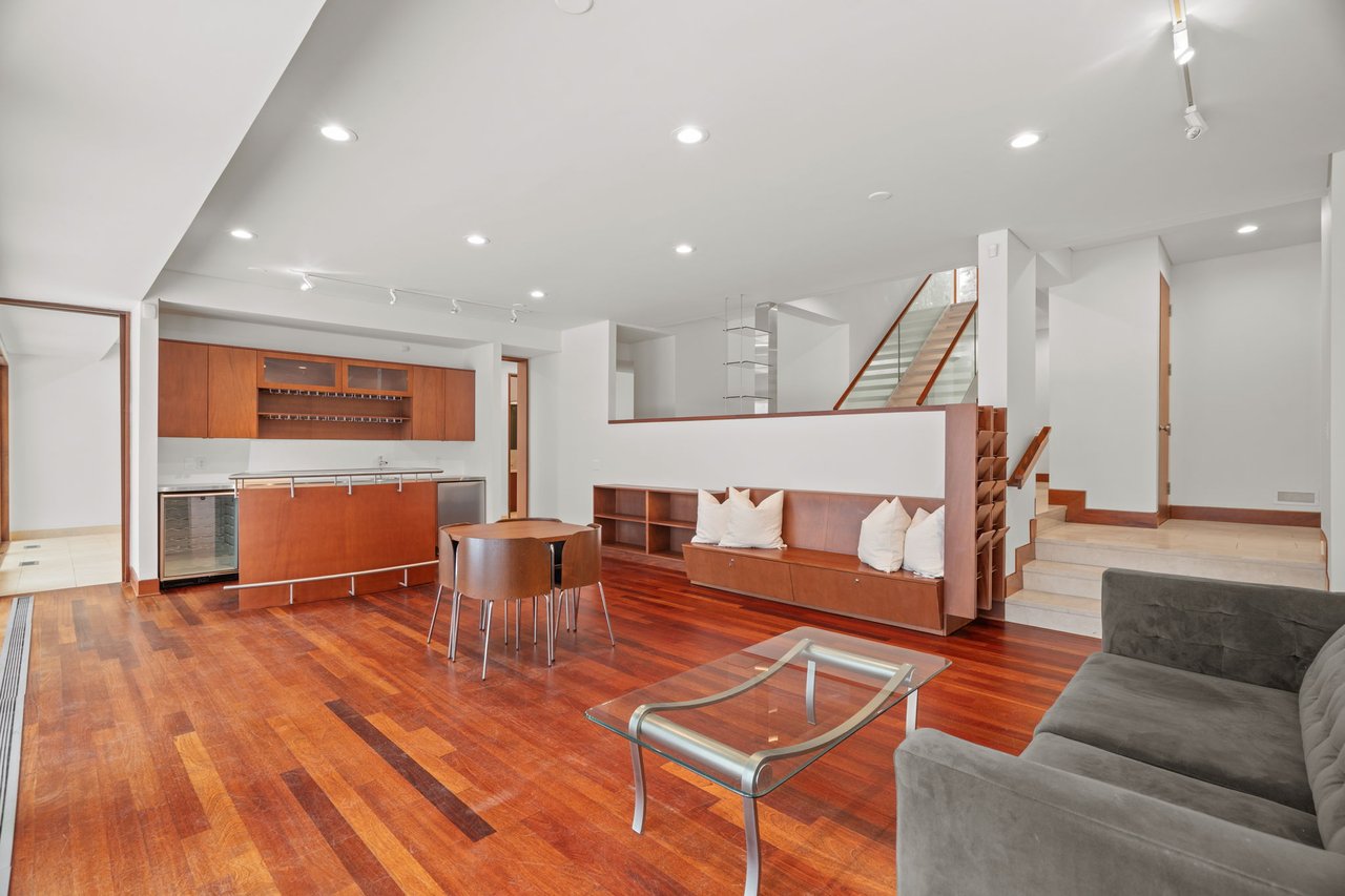 Sophisticated & Architecturally Bold