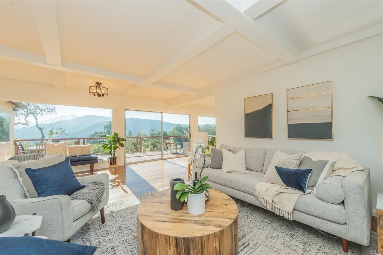 50 Oakwood Ct