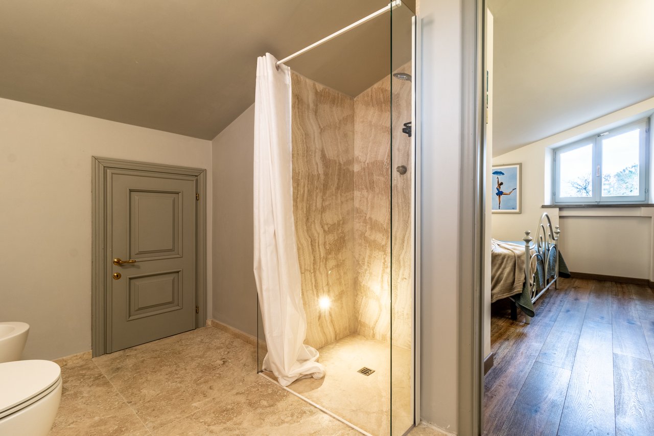 Tuscan Villa With Panoramic Country Views