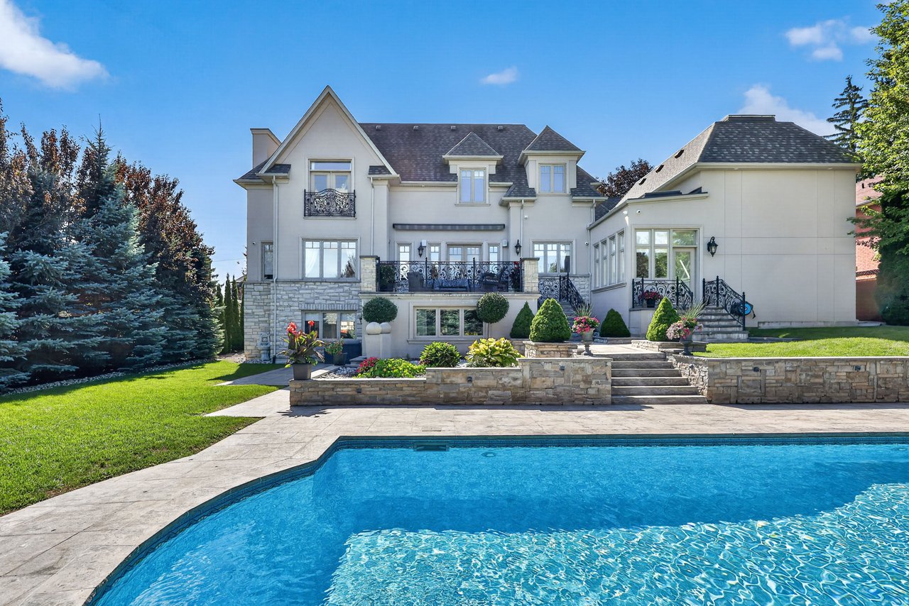 2513 Sharon Cres