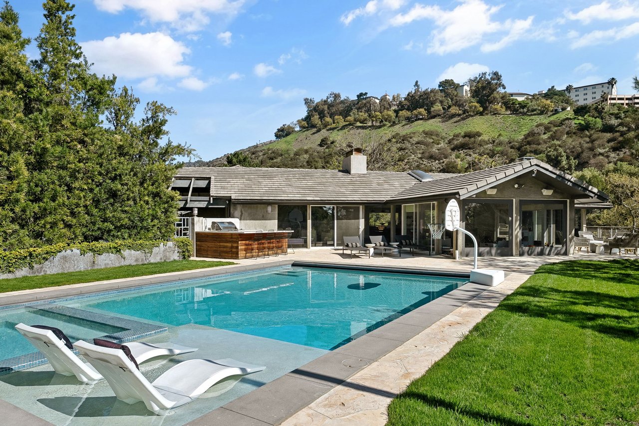 1255 N Bundy Drive