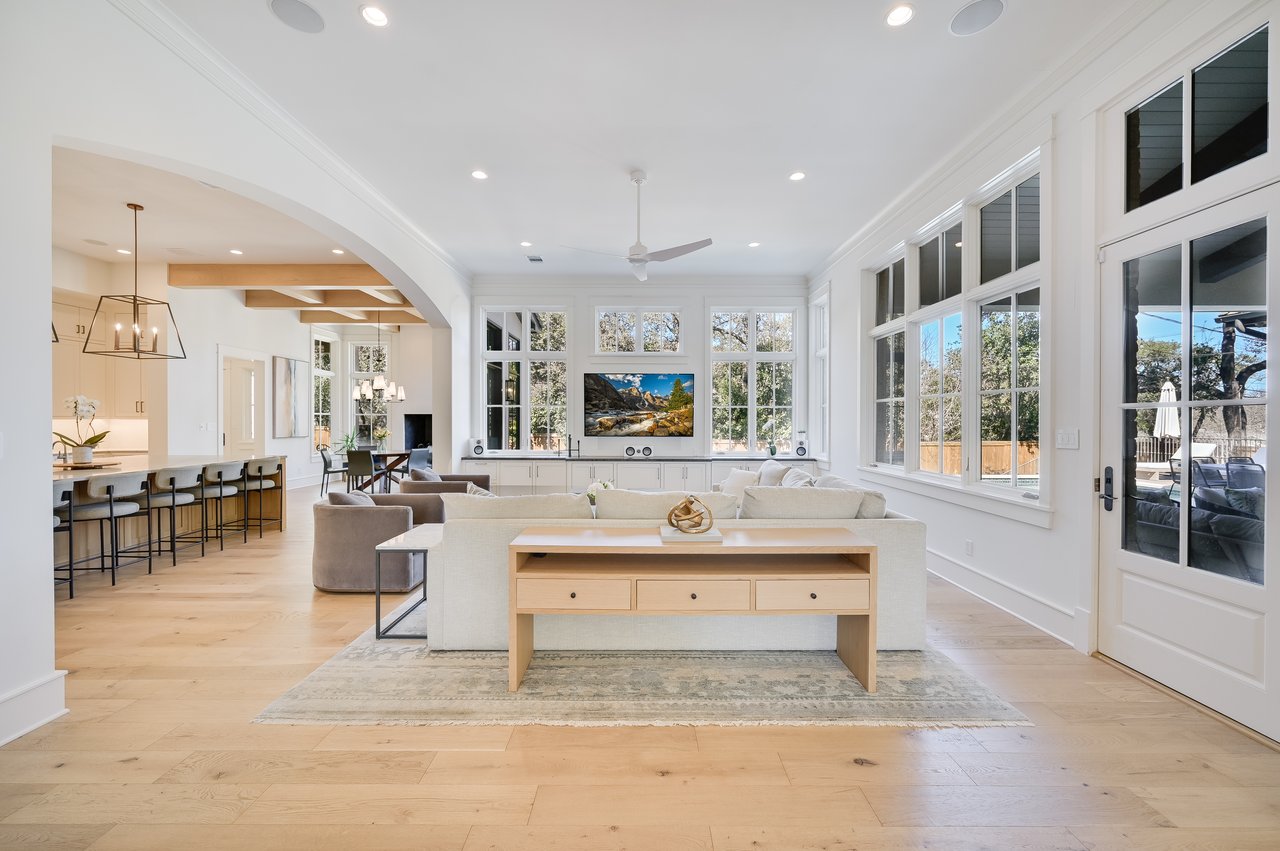 4907 Rollingwood Drive
