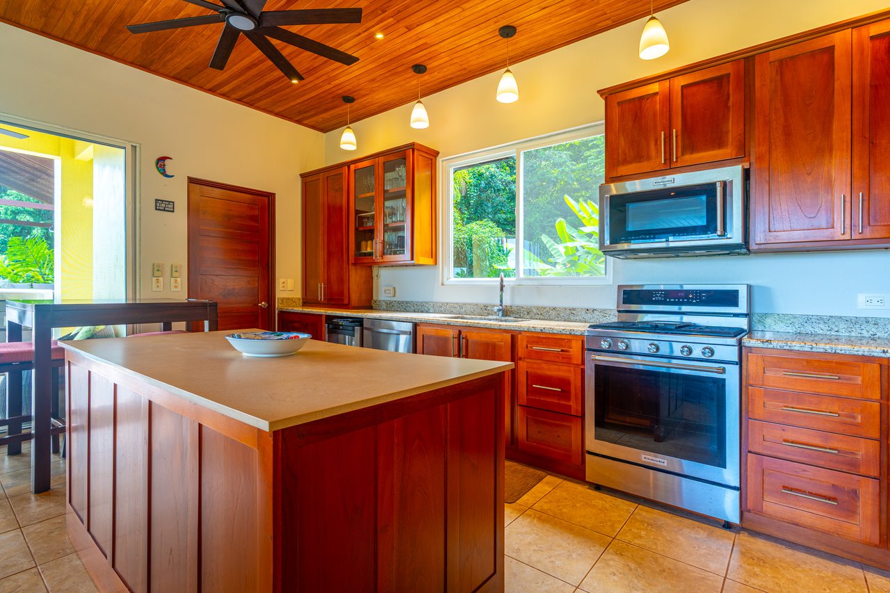 Casa de Orquideas - Mountains, Ocean and Jungle with Privacy In Gated Community, Ojochal