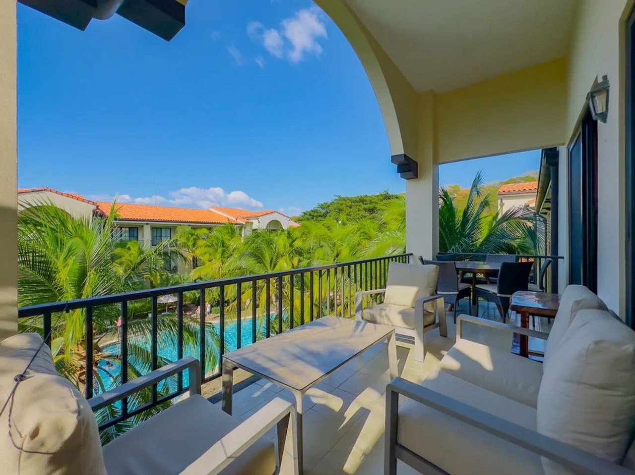 Poolside Renovated Penthouse Condo, Papagayo, Guanacaste