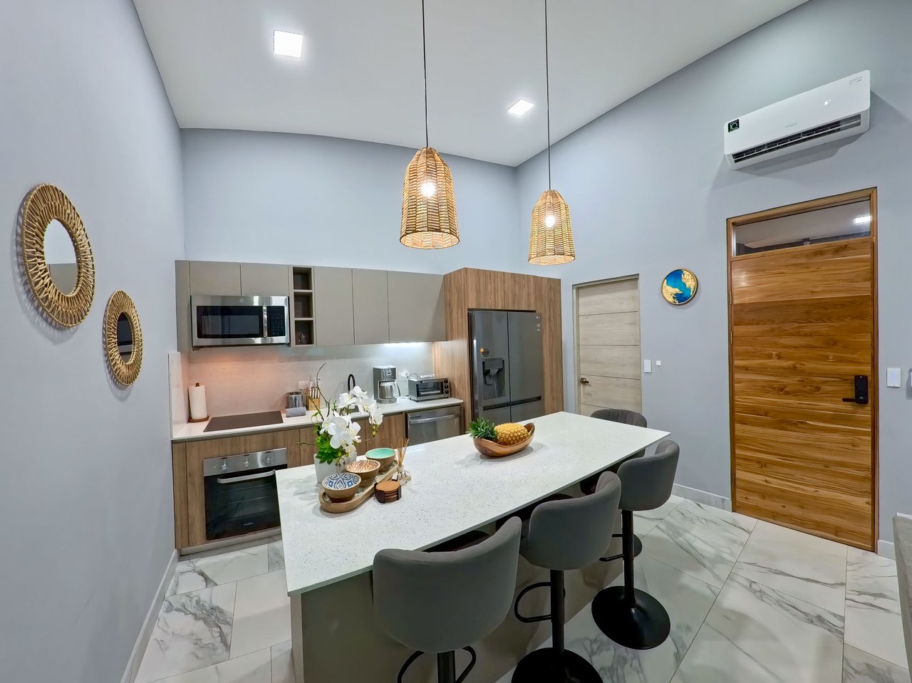 Great Location Brand New Pool House