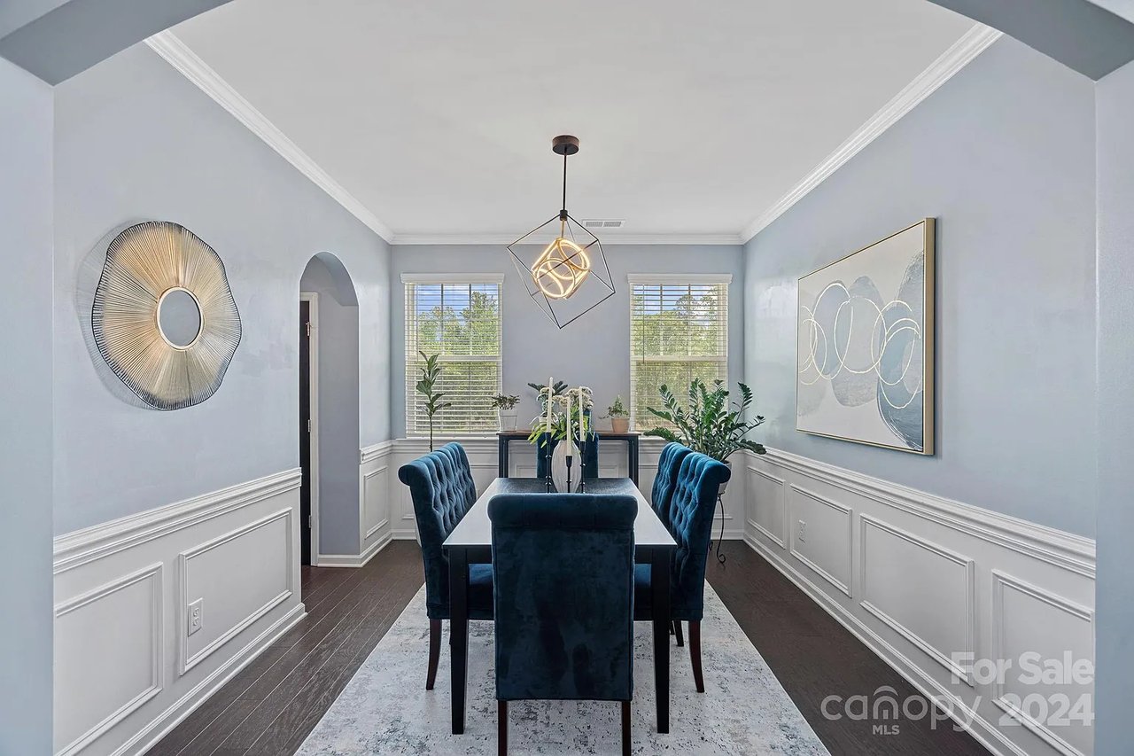 916 Pecan Tree Ln