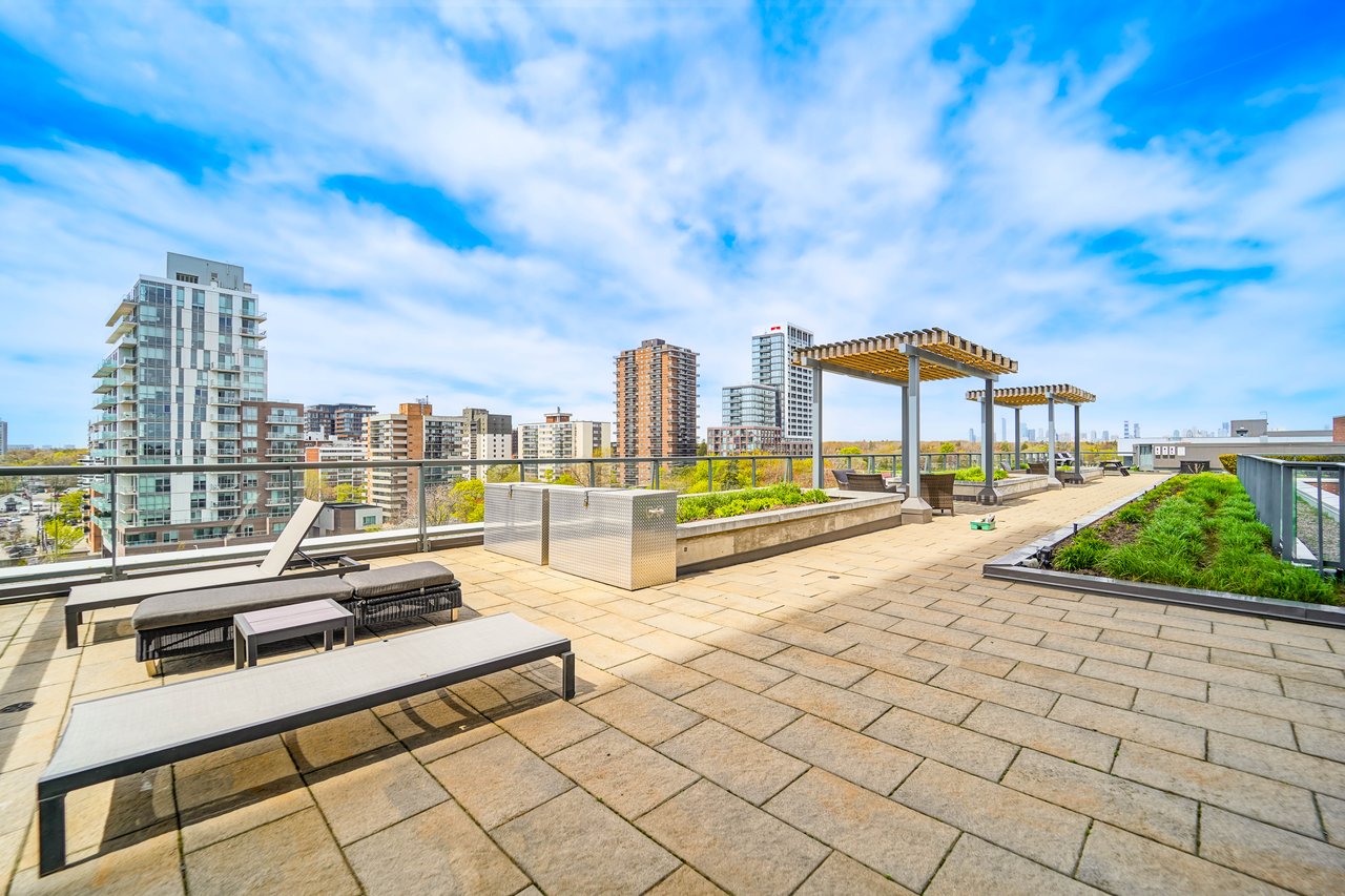 1 Hurontario St 308