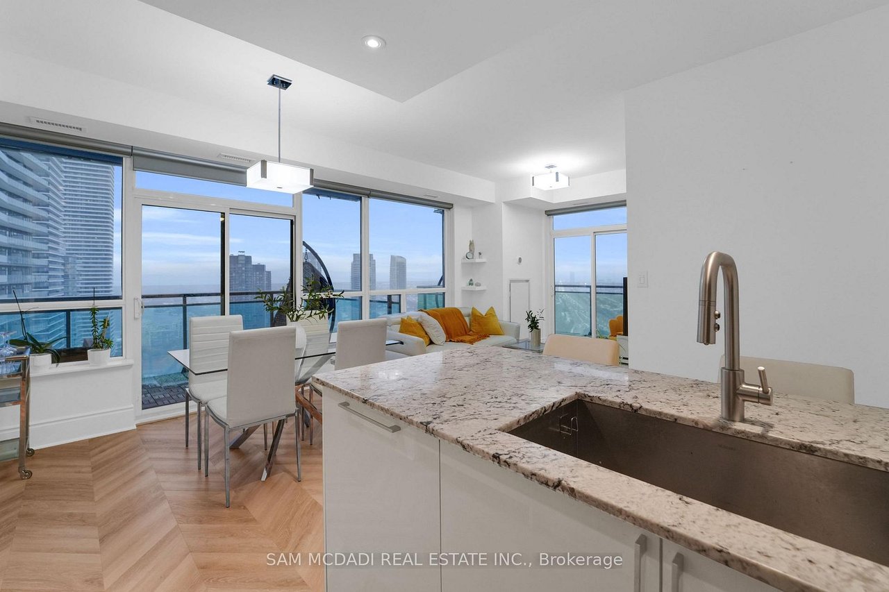 BROOKERS LANE LUXURY PENTHOUSE