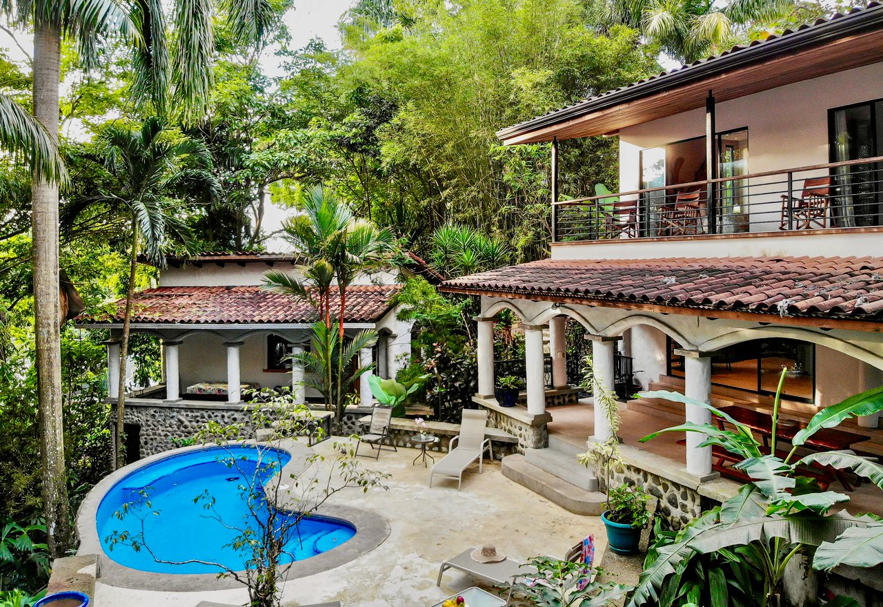Villa Bailarin, Jungle Elegance
