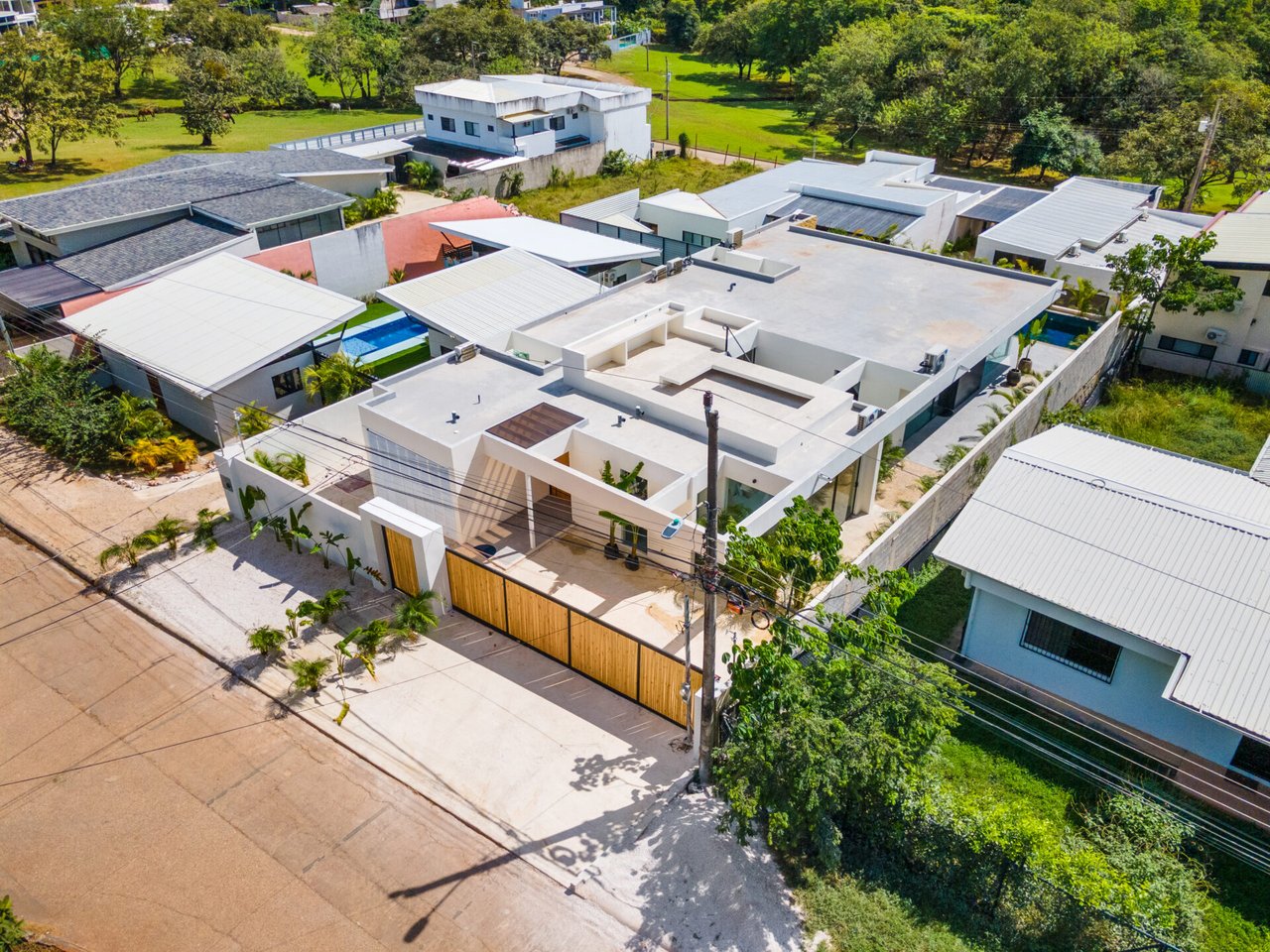 Villa Juba | Contemporary 4-Bedroom Villa with Mono Loco Beach Club Membership in Tamarindo