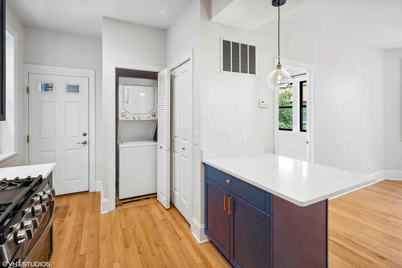 7635 N Greenview Ave APT 1W