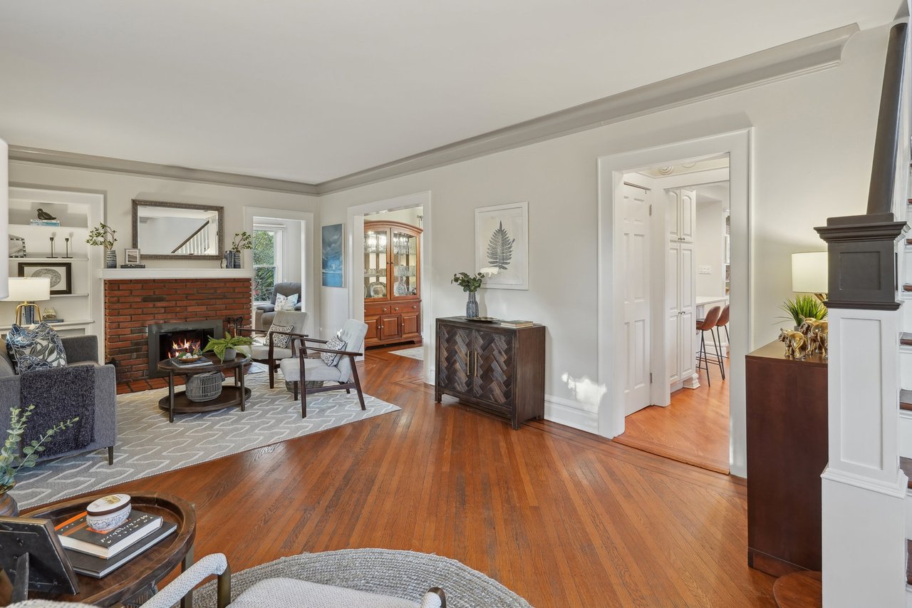 61 Plymouth Ave