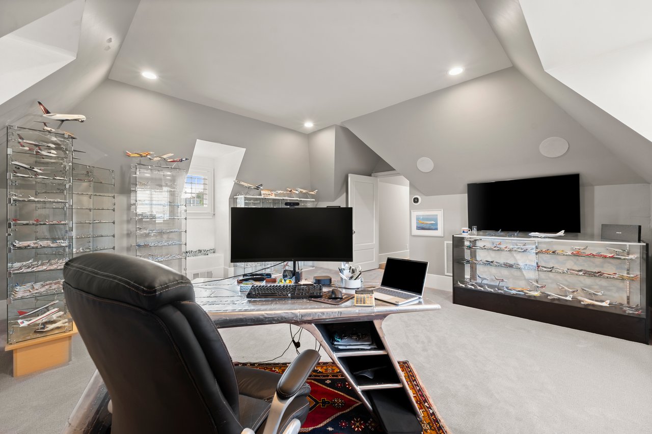  10160 Cedar Ridge Drive