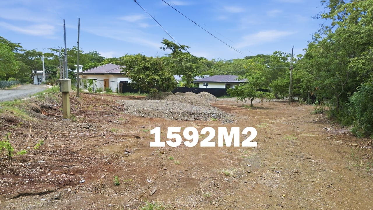 1,592 m2 Lot with Water - Ready to Build! - Playa Grande 