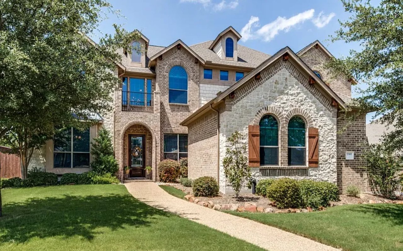 2561 Stonybrook Dr